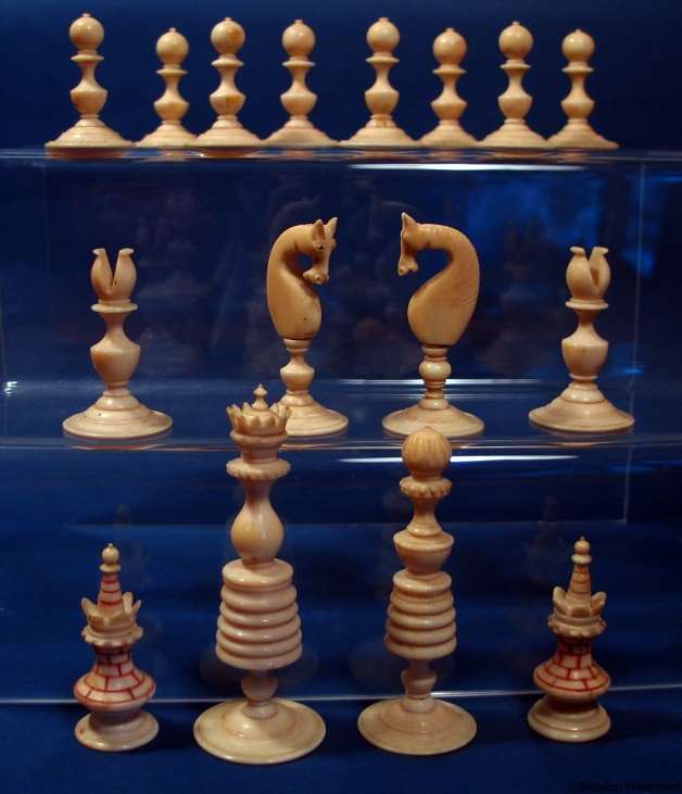 18th century Antique Chess Set