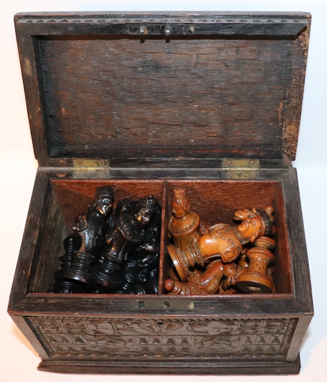 Antique Italian Renaissance  Chess Set