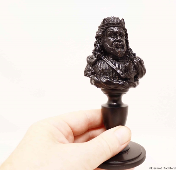 DK Bust Chess Set