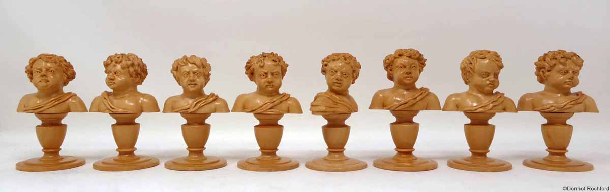 DK Bust Chess Set