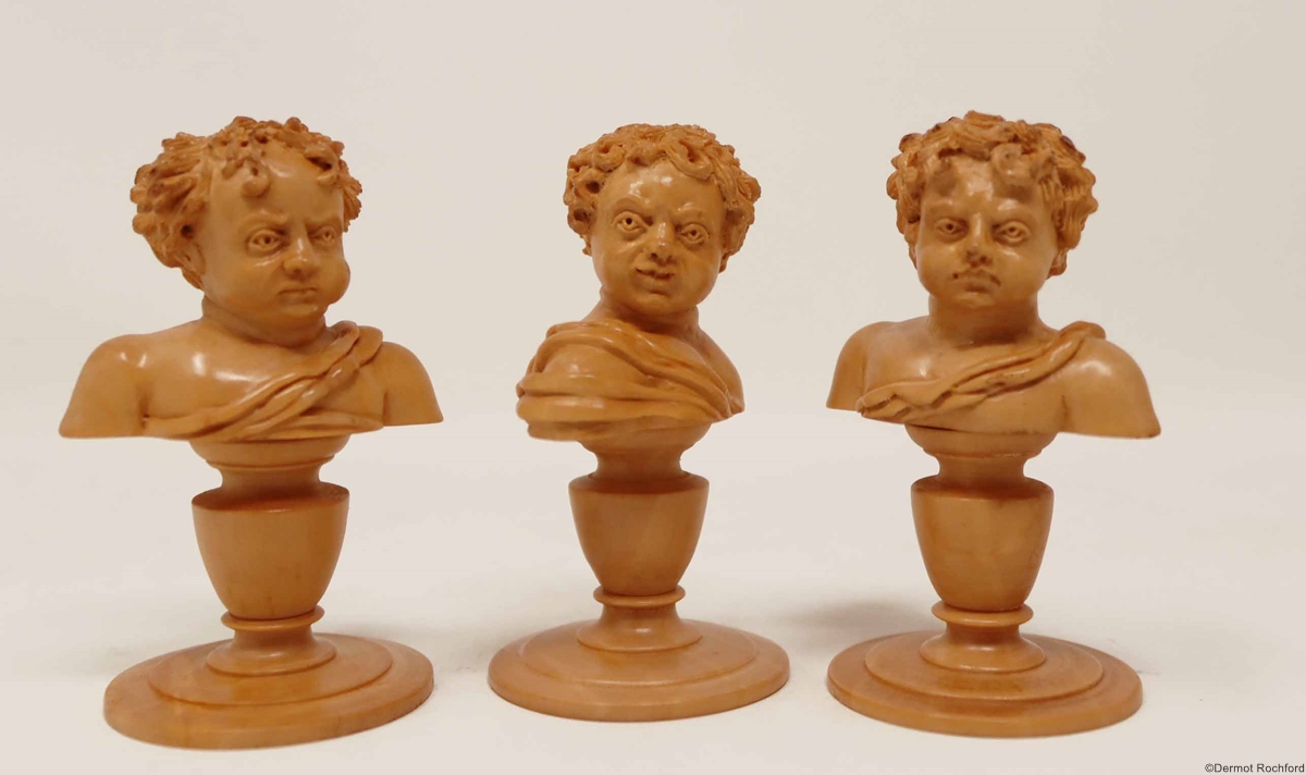 DK Bust Chess Set