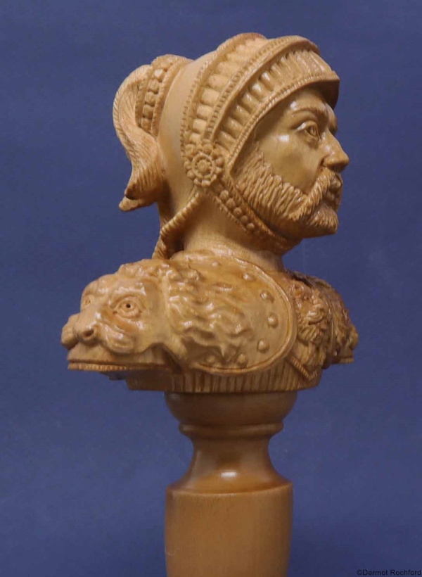 DK Bust Chess Set