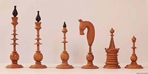 Fine antique Italian bone selenus chess set