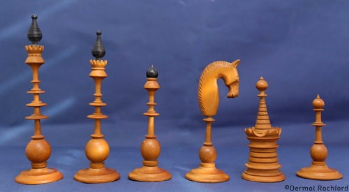 Fine Dutch wood with bone finials chess set